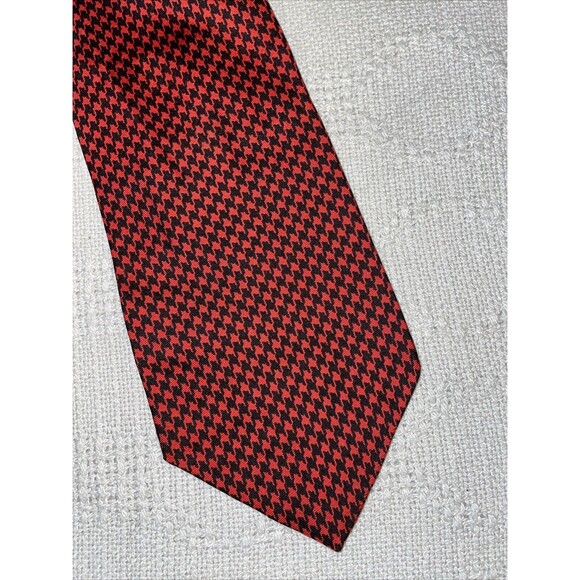 The Hecht Men’s Dress Tie Size 58” Red Houndstooth 100% Silk Business Formal - Picture 1 of 12